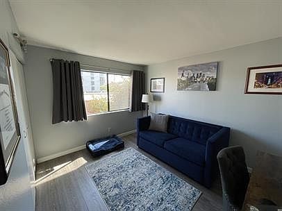 5th image of 3930 Centre St #201-1