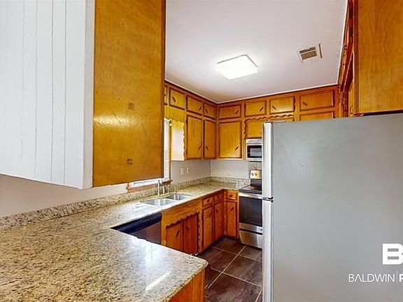 5th image of 162 Dobbs Ave