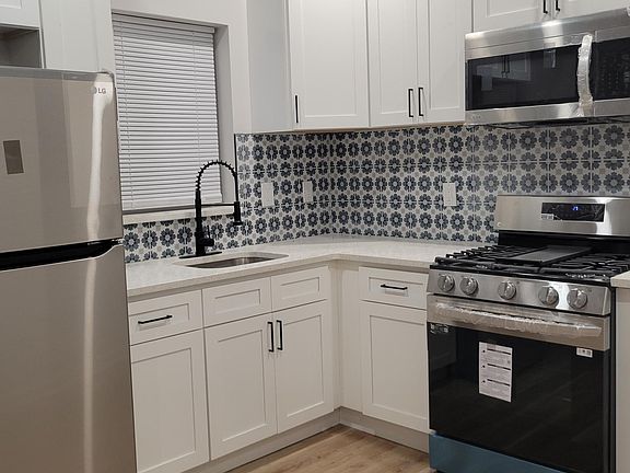 4th image of 6455 Glenmore Ave Floor 2