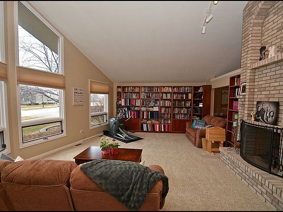 3rd image of 7822 Brookside Glen Dr