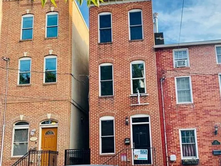 111 E Cross St — Photo 2