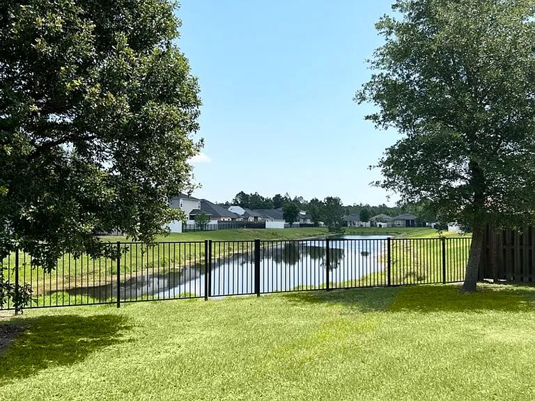 1009 Mayfair Creek Ct — Photo 3