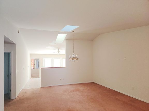 2nd image of 1727 Chestnut Dr #R