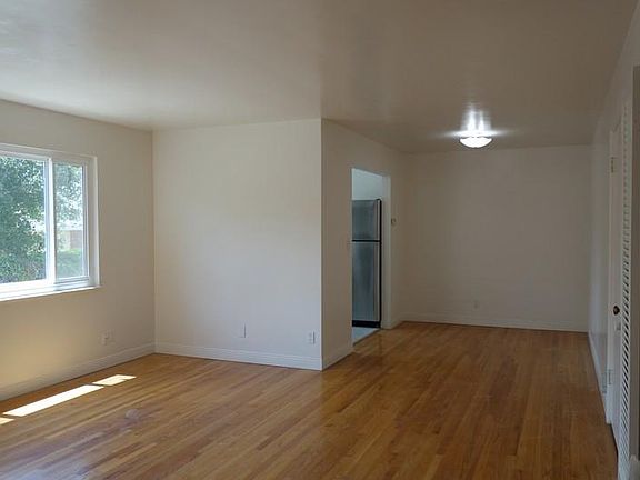 3rd image of 1623 Garden St APT 4