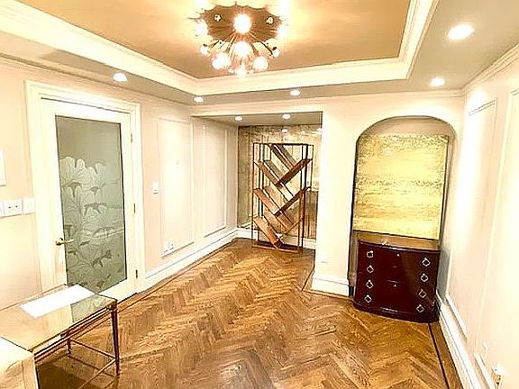 5th image of 225 E 47th St APT 1B