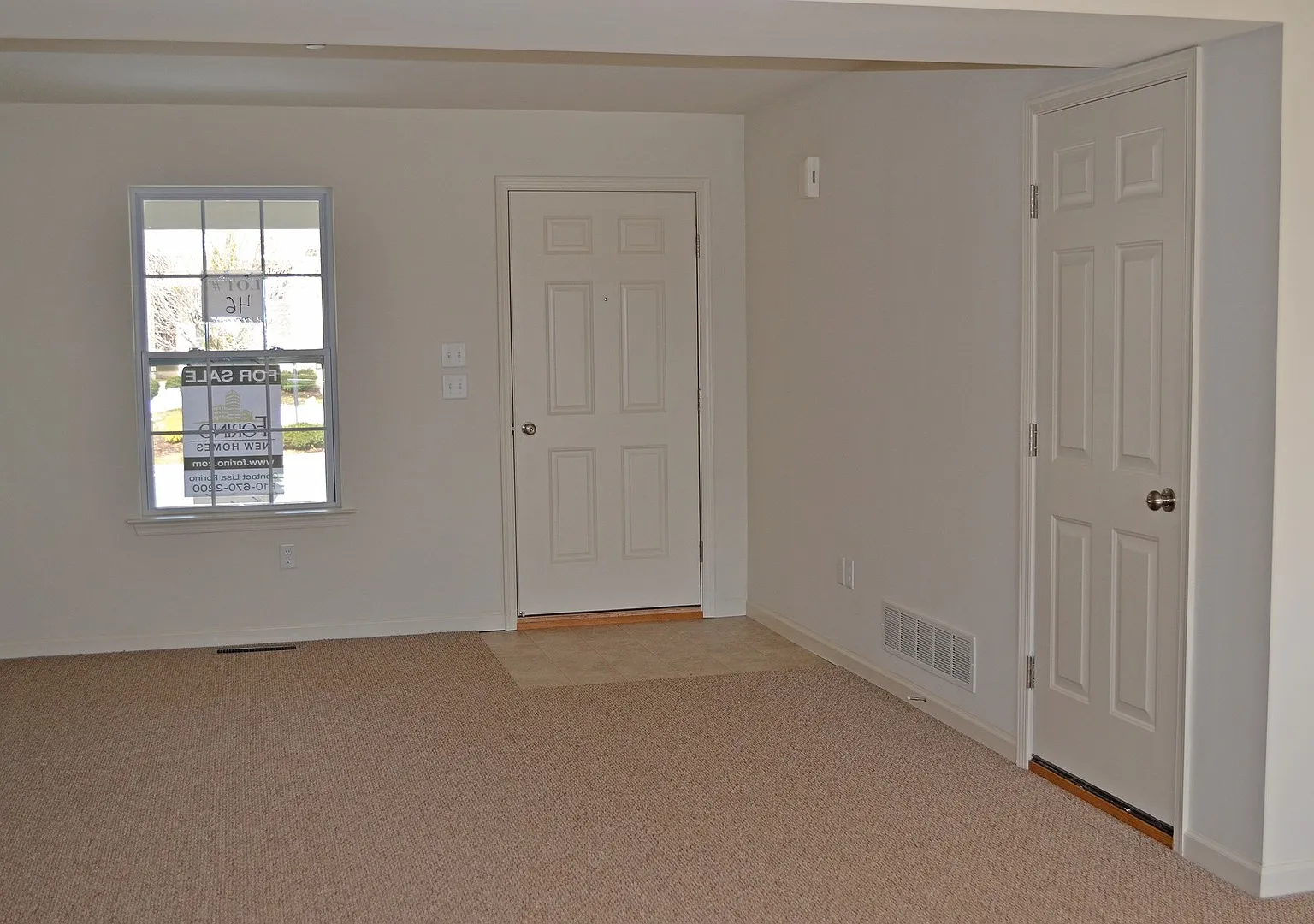 Newer built, Lovely 3 Bedroom, 2.5 bath. Pet Friendly Home in Blue Mtn SD — Photo 4