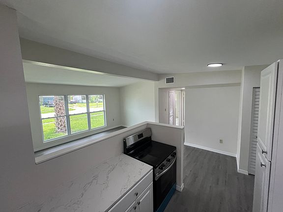 5th image of 2605 Starlite Ln