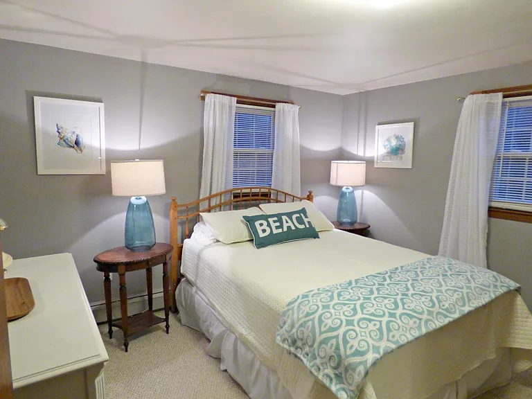 Bedroom 3, 1 queen