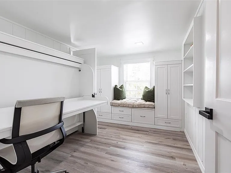 640 Broadway St — Photo 16