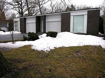 1st image of 2766 Arlington Ave