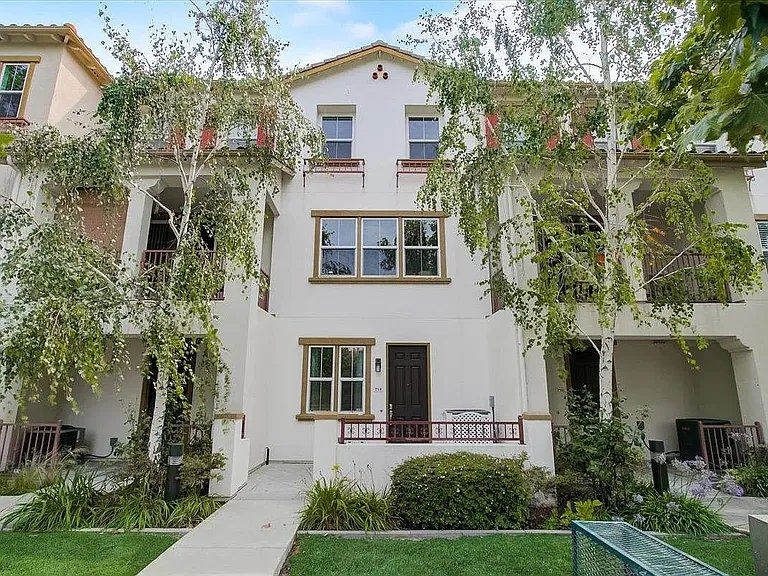 714 N Capitol Ave — Photo 19