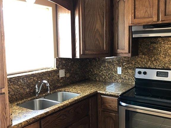 4th image of 304 W Amy Dr #2