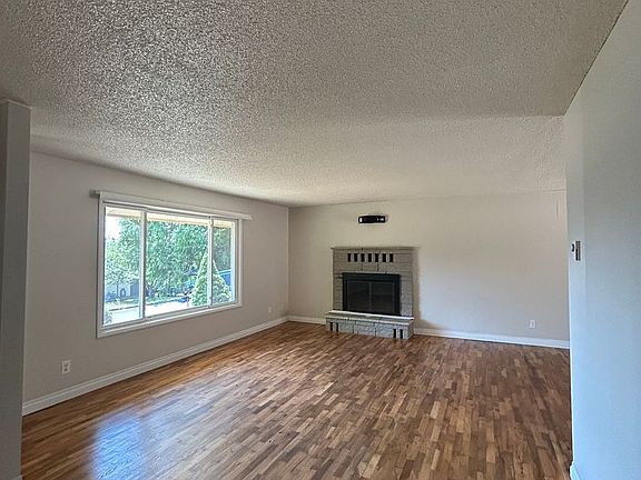 2nd image of 2407 Burcham St
