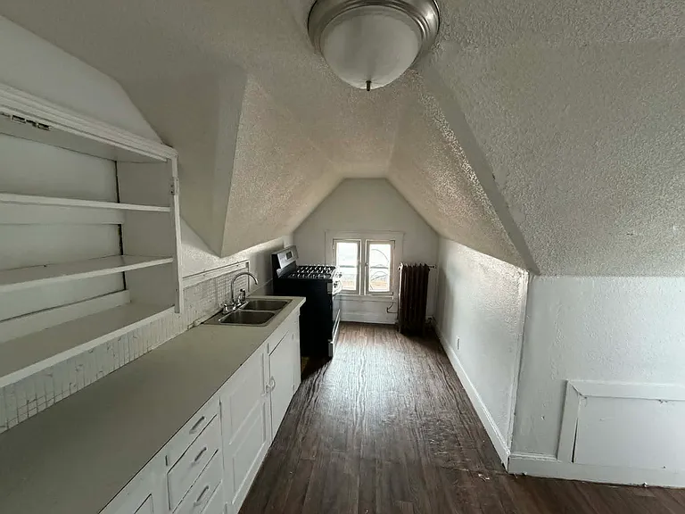 111 W State St #7 — Photo 4