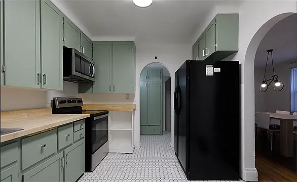 504 N Walnut St — Photo 8