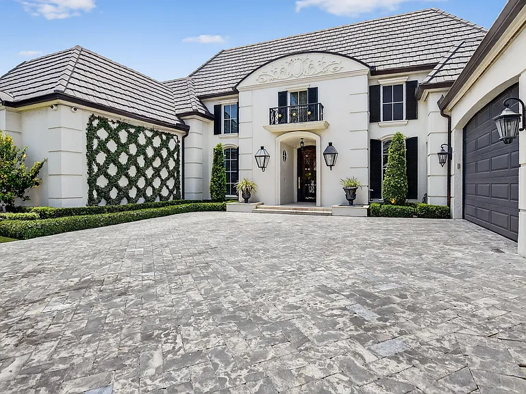 377 E Coconut Palm Rd — Photo 6