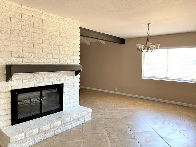 4601 W Northview Ave — Photo 4