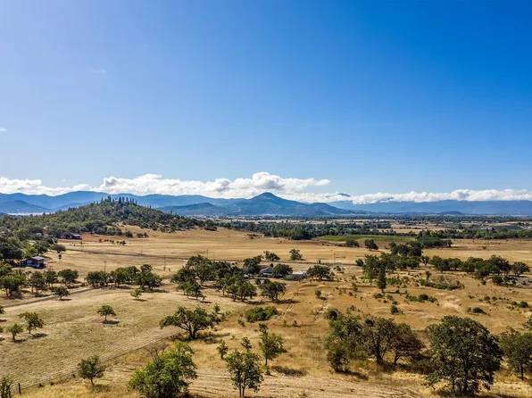 1360 W Linn Rd, Eagle Point, OR 97524