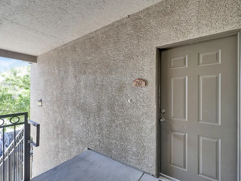 #GuardianReatly 8250 N Grand Canynon #2167 NW Condo Rental front door_08072025