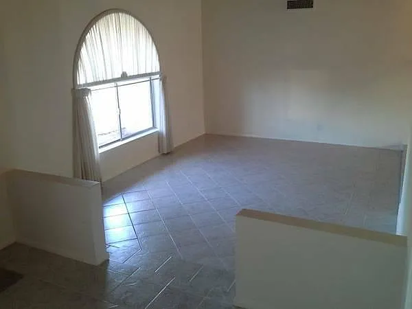 4027 W Sharon Ave — Photo 3
