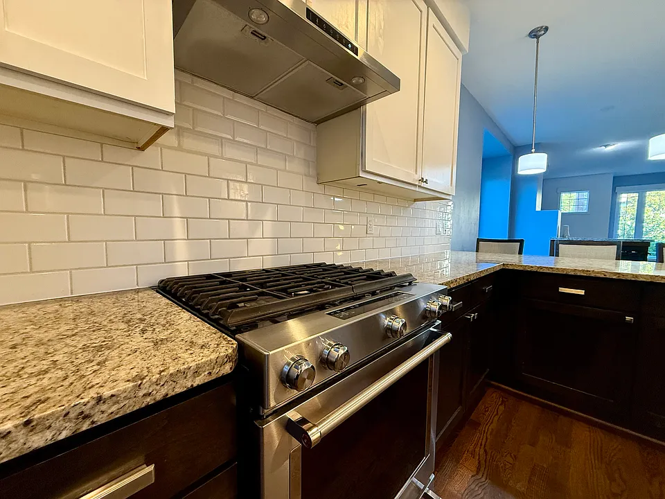 433 Federal Ave E