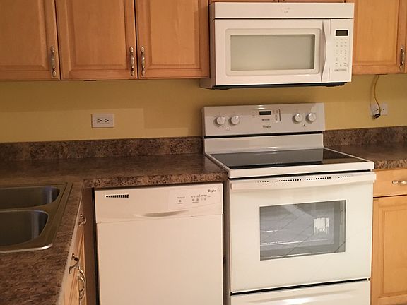 3rd image of 9358 Bay Colony Dr APT 3S