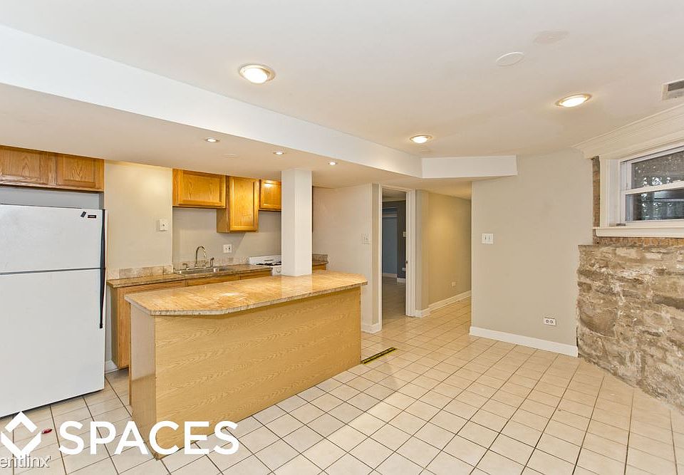 1st image of 742 W Buckingham Pl APT G