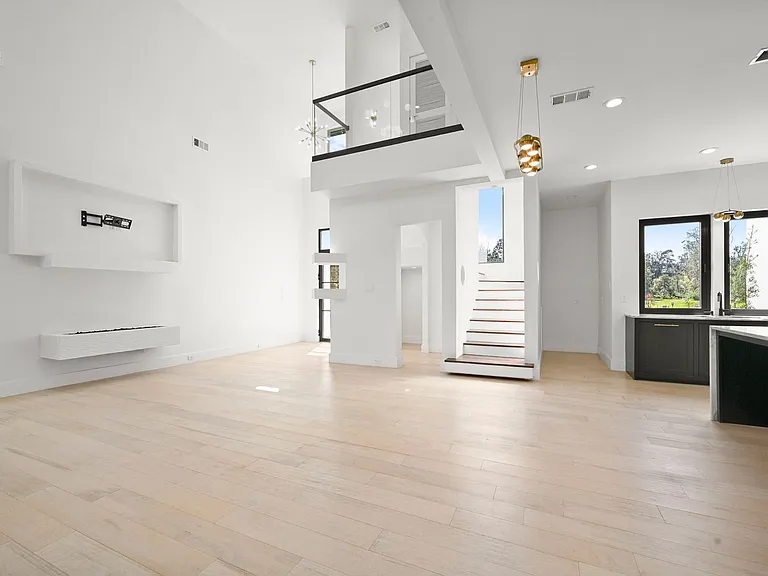 9825 Fawn View Dr — Photo 10