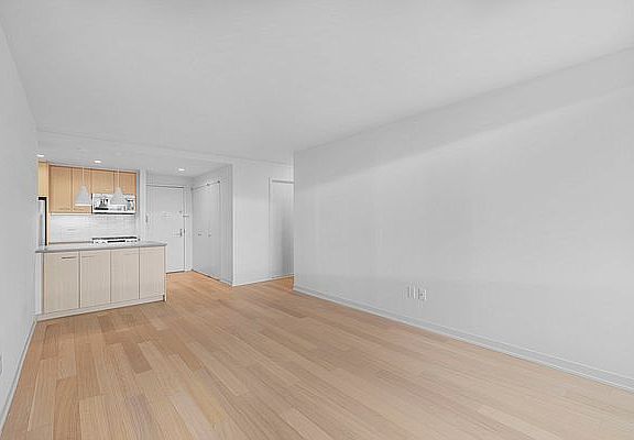 5th image of 1 Columbus Pl APT N10l