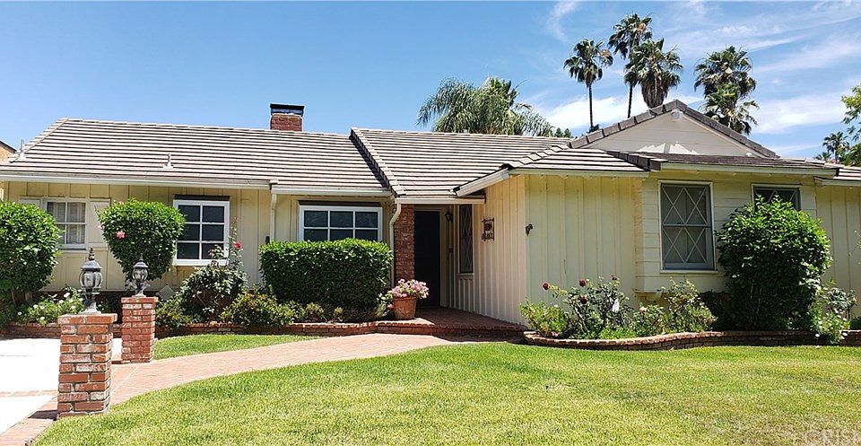 1st image of 15811 Moorpark St
