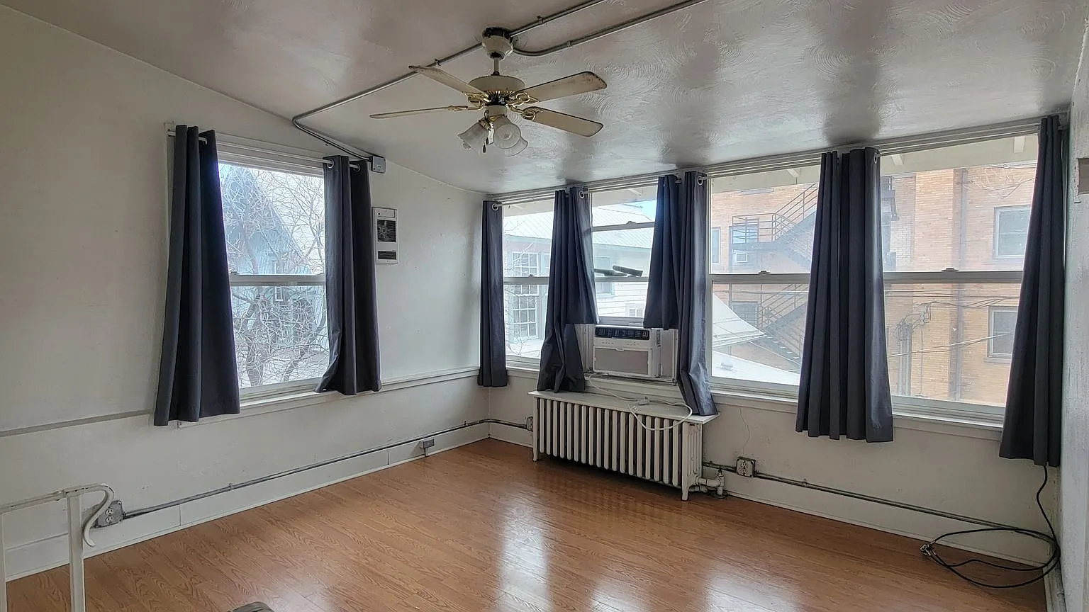 0428 Greenwood — Photo 3