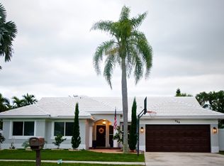 326 Cottonwood Ln, Boca Raton, FL 33487