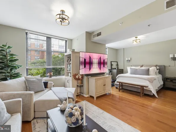 1021 N Garfield St APT 323, Arlington, VA 22201