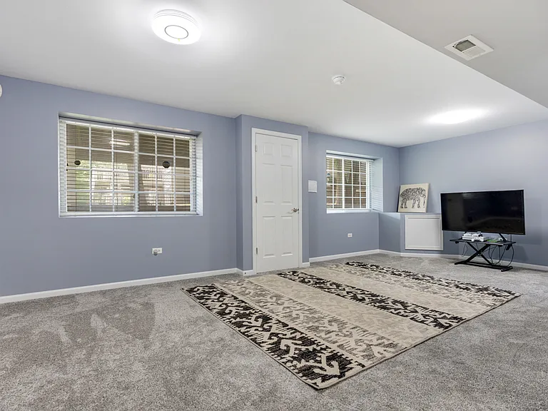 460 Vaughn Cir — Photo 18