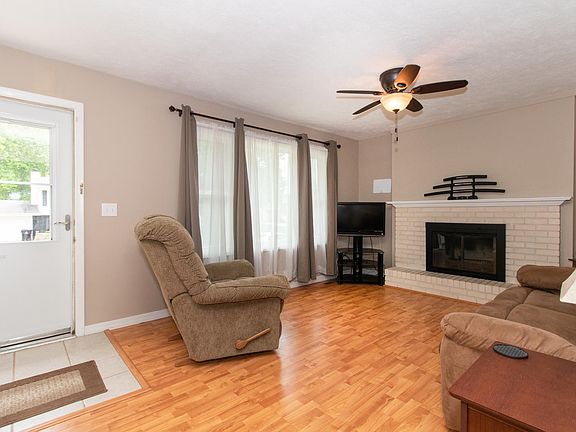 4th image of 119 S Bayberry Ct