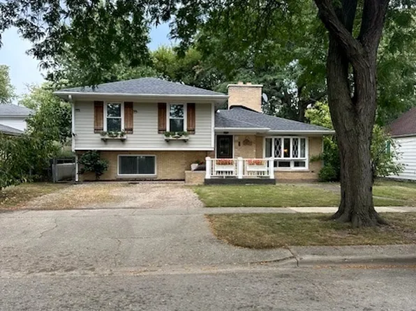 8025 Parkside Ave, Morton Grove, IL 60053