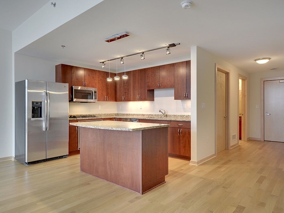 1st image of 1120 2nd St S #903
