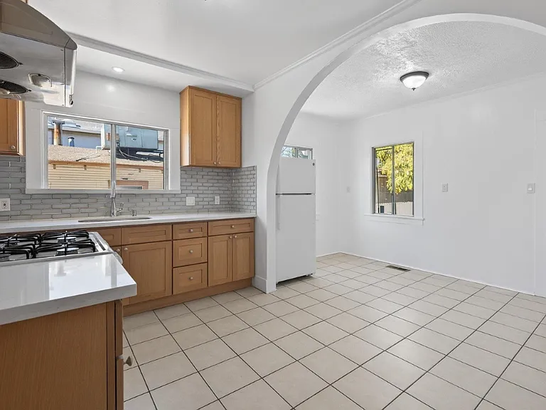 2837 Minna Ave — Photo 3