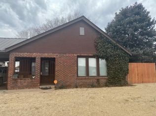 903 Quincy St, Plainview, TX 79072