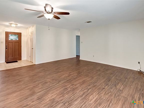 3rd image of 110 Fawn Dr