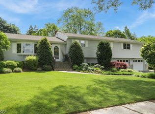 8 Tuxedo Dr, Wayne, NJ 07470