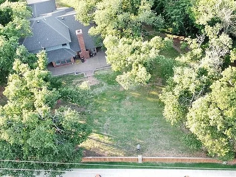1408 Fox View Ct — Photo 28