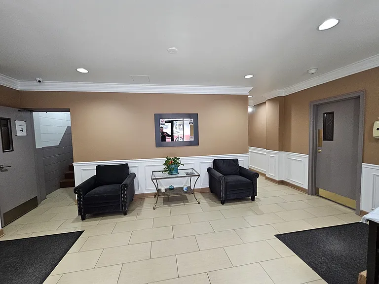 2250 N Lincoln Ave #201 — Photo 9