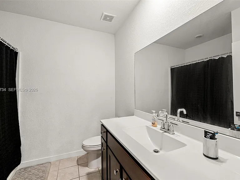 525 NE 6th Pl — Photo 24