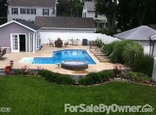 64 Kings College Pl, Stratford, CT 06615