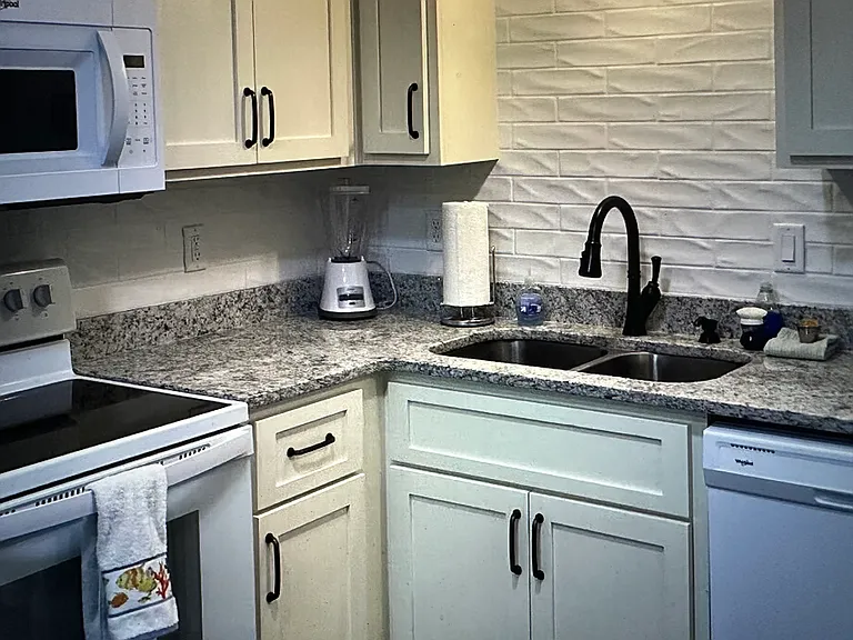 850 Mallery St #R8 — Photo 25