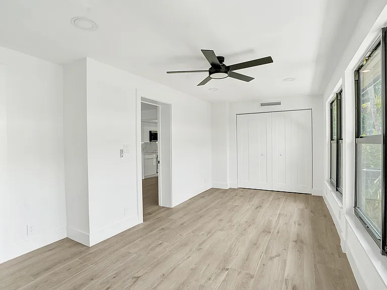 840 SW 3rd St — Photo 25