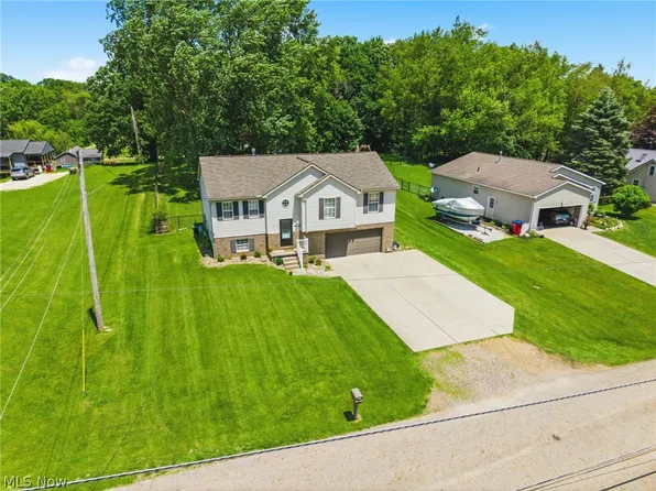 6055 Apple St, Louisville, OH 44641