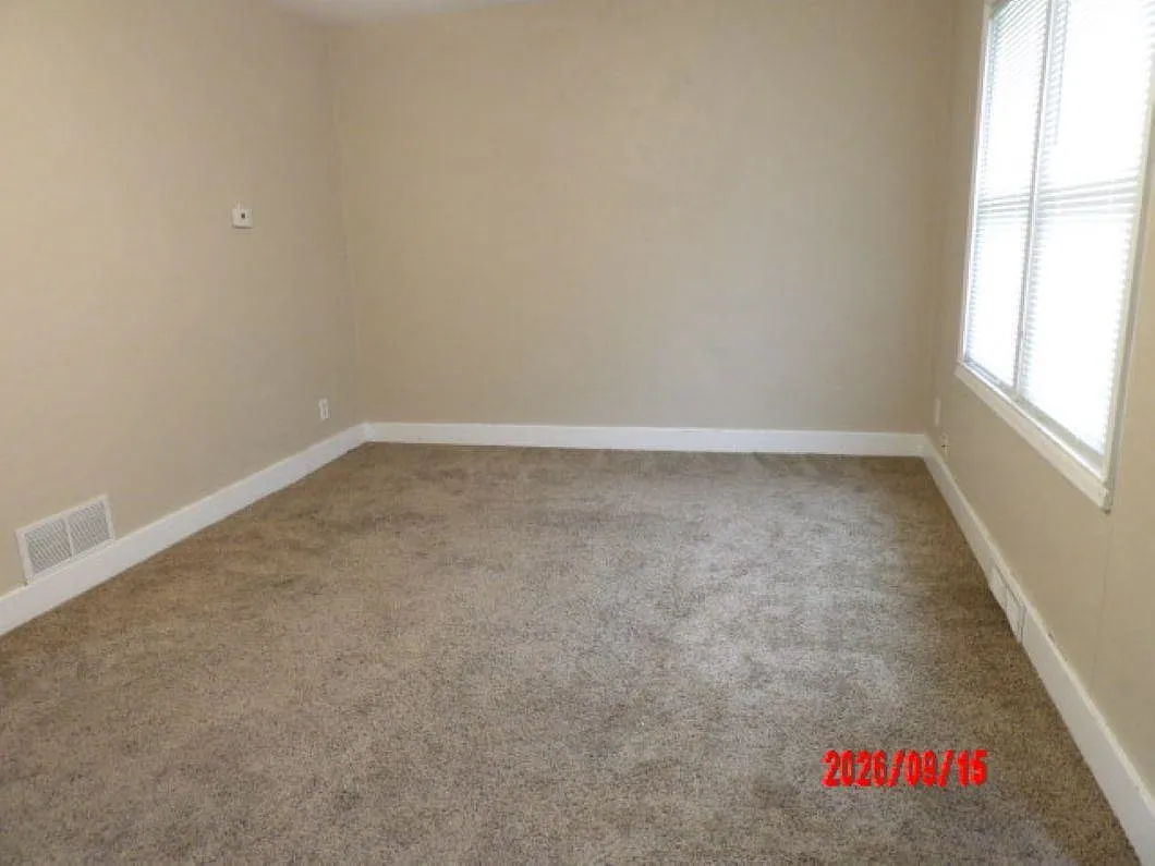 3 bed, 1080 sqft, $700 — Photo 2
