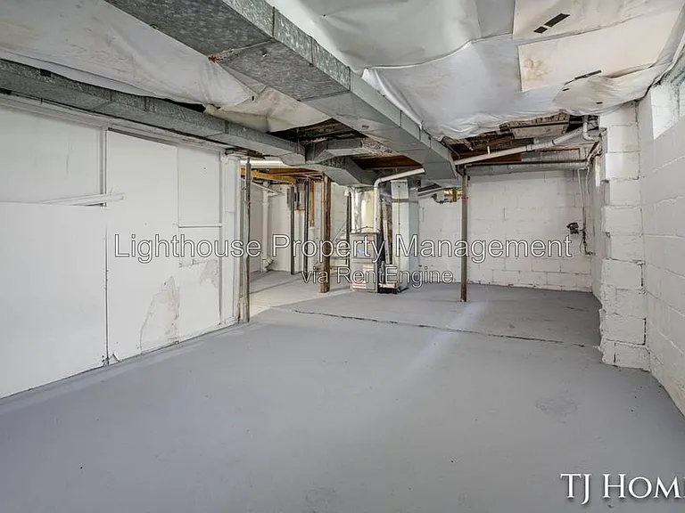 1468 Jiroch St — Photo 12